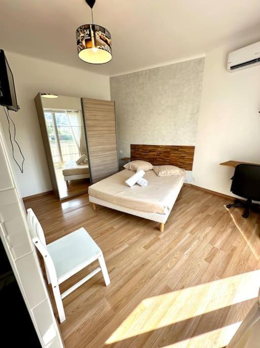 Avec 4 Doubles - Proche De La Mer, Des Transports Et De La Promenade Des Appartement Nice