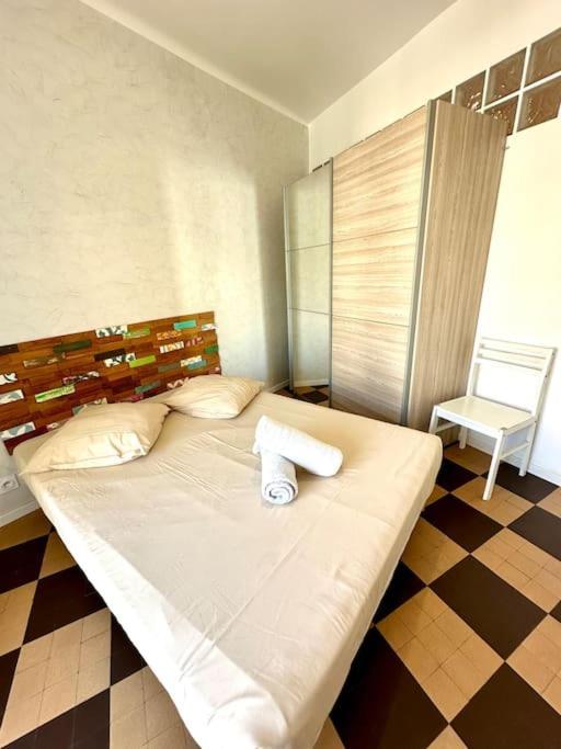 Avec 4 Doubles - Proche De La Mer, Des Transports Et De La Promenade Des Appartement