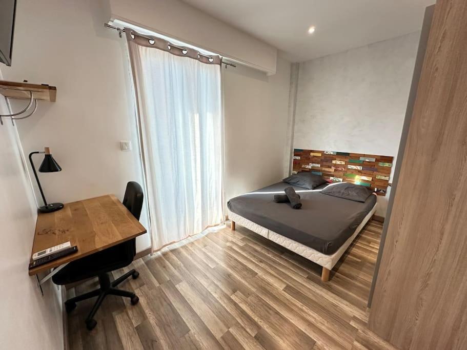Avec 4 Doubles - Proche De La Mer, Des Transports Et De La Promenade Des Appartement
